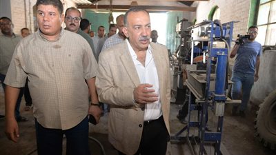 محافظ أسيوط يتفقد ورش مديرية الري ويوجه بتعظيم الاستفادة من الخردة ومخلفات الحملات الميكانيكية