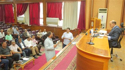 محافظ كفرالشيخ يناقش 21 شكوى في لقاء المواطنين.. مشددًا بالتواجد الميداني في الشارع وتحسين الخدمات