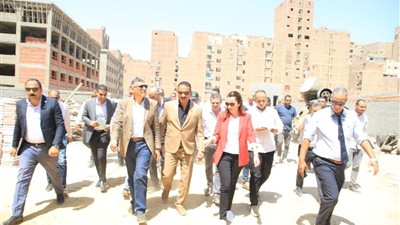 محافظ الجيزة يتفقد إنشاء 11 مدرسة جديدة ببولاق الدكرور.