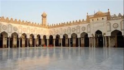 خطيب الجامع الأزهر : احذروا المتاجرة بالتعليم 