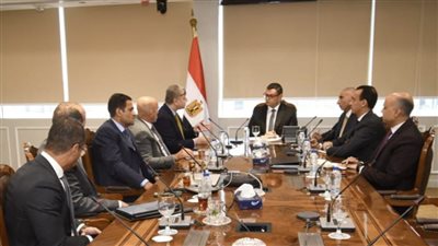 الشربيني يتابع تنفيذ مشروع أبراج الداون تاون وبحيرات مدينة العلمين الجديدة