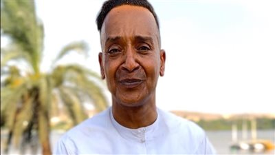 وفاة الفنان النوبي محمد فوزي في حادث مروع.. صور تظهر حجم الكارثة