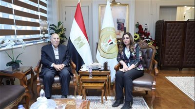 وزيرة التنمية المحلية تستقبل نظيرها الأسبق عادل لبيب