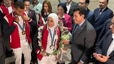 وزير الرياضة يستقبل أبطال أولمبياد باريس في مطار القاهرة الدولي 