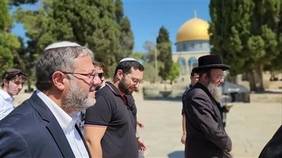 373 مستوطنا يقتحمون باحات المسجد الأقصى بحماية شرطة الاحتلال