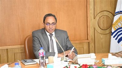محافظ قنا يوجه رؤساء الوحدات المحلية بمتابعة العمل بالإدارات الهندسية