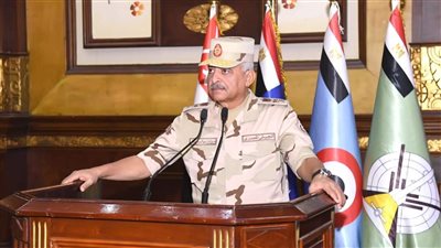 وزير الدفاع ينيب قادة الجيوش لوضع أكاليل الزهور احتفالاً بذكرى انتصارات أكتوبر