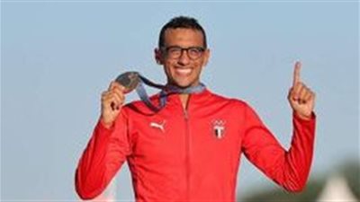 وزير التعليم العالي يهنئ اللاعب أحمد الجندي لحصوله على الميدالية الذهبية