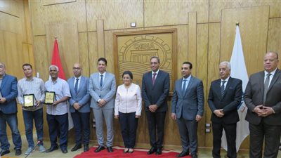 تكريم رؤساء 3 أقسام نساء وتوليد بمستشفيات قنا لجهودهم في زيادة معدلات الولادة الطبيعية