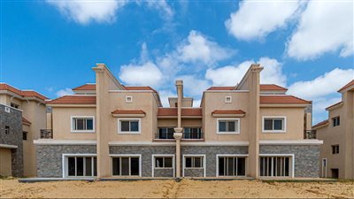 وزير الإسكان يتابع موقف تنفيذ أبراج وفيلات التجمع العمراني 