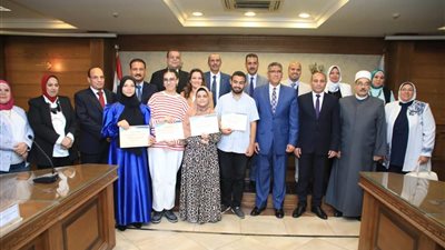 محافظ الجيزة يكرم أوائل الثانوية الحاصلين على مراكز متقدمة على مستوى الجمهورية 