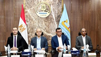 وزير الإسكان ومحافظ كفر الشيخ يستعرضان خدمات المياه والصرف الصحي والمشروعات 
