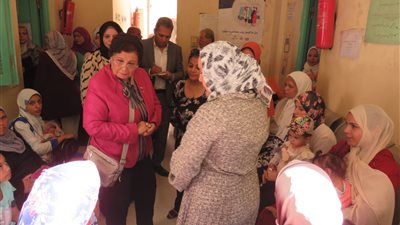 عبلة الألفي تتفقد المركز الصحي الحضري بإيتاي البارود