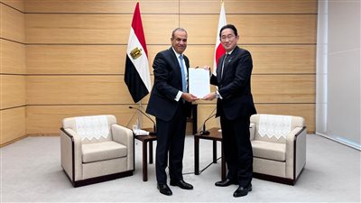 وزير الخارجية يسلم رسالة من الرئيس السيسي إلى رئيس وزراء اليابان