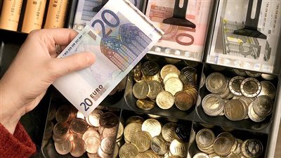 بـ 54 جنيهاً في البنوك.. سعر اليورو مقابل الجنيه اليوم الأحد 25-8-2024