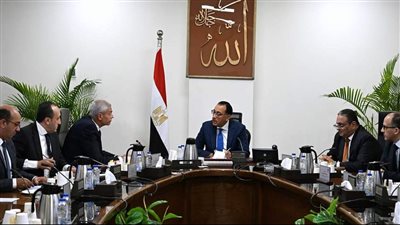 رئيس الوزراء يتابع مع رئيس هيئة الشراء الموحد عدداً من ملفات العمل