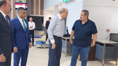 وزير الطيران فى جوله مفاجئه بمطار العلمين  للتأكد  من جاهزية المطار لاستقبال ضيوف مصر المشاركين بالمعرض.