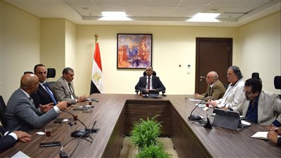 وزير الإسكان يلتقي مسئولي شركات عالمية  لدراسة استخدام الأنظمة  الذكية لتقديم الخدمات