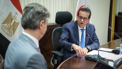 وزير الصحة يبحث مع ممثل برنامج الأمم المتحدة الإنمائي سبل التعاون المشترك