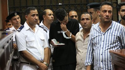 المطرب عصام صاصا يتواجد في محكمة زينهم لحضور جلسة محاكمته بتهمة التزوير