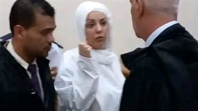 عاجل.. تأجيل محاكمة المضيفة التونسية قاتلة ابنتها للفصل فيها