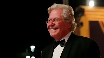حسين فهمي للفنانين الجدد: «متخليش حد يأثر عليك»