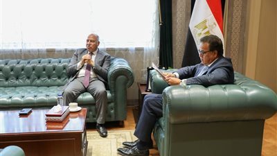 عبدالغفار والوزير بحثا توطين صناعة الدواء وتشجيع الاستثمار في صناعة والمستلزمات الطبية