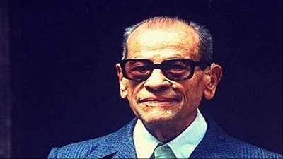 ذكرى وفاة نجيب محفوظ.. أول عربي يتوج بجائزة نوبل في الأدب وصوت الحارة المصرية الخالد
