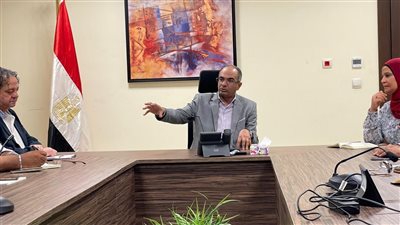“نائب وزير الإسكان يبحث تقدم مشروعات المياه والصرف الصحي وإدارة الحمأة”