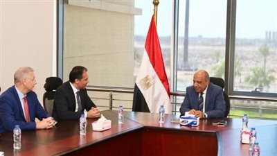 وزير الكهرباء يبحث مع شركة 