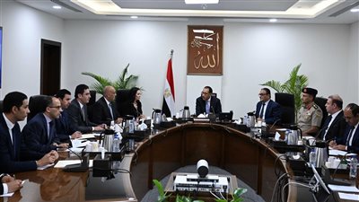 رئيس الوزراء يعقد اجتماعا لتحديد المناطق الأكثر احتياجا لاستهدافها بحزمة جديدة من إجراءات الحماية الاجتماعية