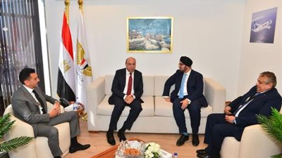 وزير الطيران المدني يبحث مع رئيس 