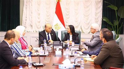 بحث ضم العمالة غير المنتظمة بقطاع التشييد لمظلة التأمين الصحي