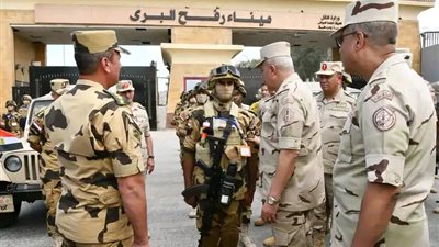 رئيس أركان القوات المسلحة يتفقد إجراءات التأمين على الحدود المصرية 