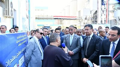 وزير التموين ومحافظ الفيوم يتابعا خطوط الإنتاج بمطحن سلندرات بوهلر الجديد بالمحافظة 