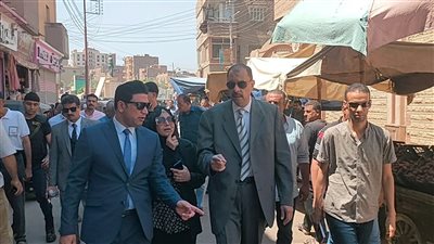 محافظ سوهاج يتفقد مدينة طما ويحيل مخالفة بناء للنيابة ويوجه بسرعة رفع الإشغالات