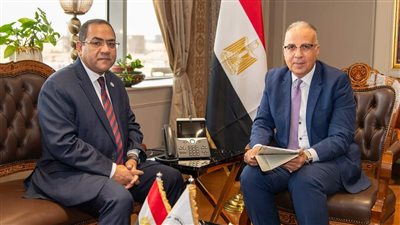 وزير الري يتسلم نتيجة توظيف ٢٣٤مهندس في وزارة الموارد المائية 