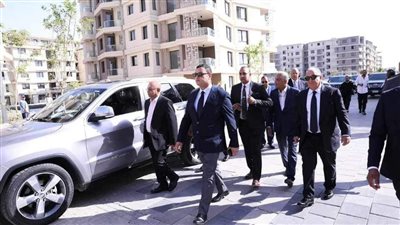 وزير الإسكان يتفقد مشروع باديا 