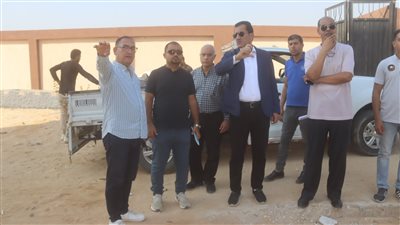 رئيس جهاز العاشر من رمضان يتفقد الأعمال الجارية بمدرسة حي الأندلس   