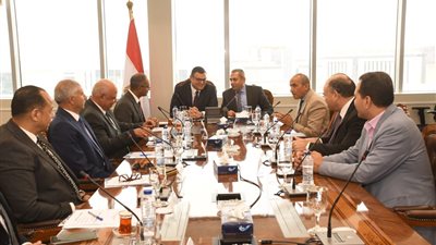 وزير الإسكان ورئيس 