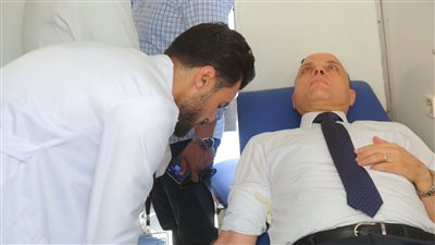 ‏ محافظ كفر الشيخ يتبرع بالدم .. داعيًا أبناء المحافظة للتبرع لصالح أهالينا