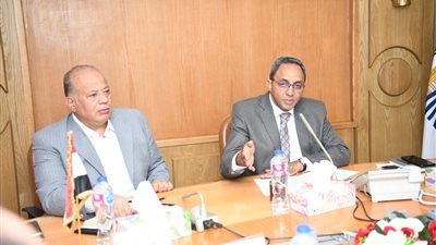 محافظ قنا يتابع الموقف التنفيذى لمشروعات التنمية الحضرية