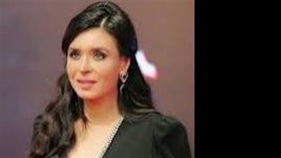 دينا عن المساكنة ابني عادي بعمل اللي هو عايزه هو في الأول والأخر ولد لكن لو بتي كنت موتها 