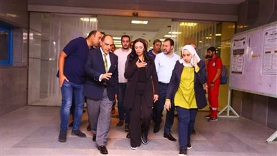 وزيرة التضامن تزور مصابي حادث تصادم قطاري الشرقية بمستشفى جامعة الزقازيق والأحرار
