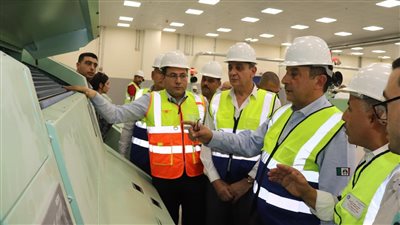 وزير قطاع الأعمال: الانتهاء من تركيب ماكينات مصنع 