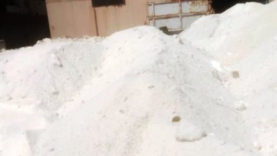 ضبط 11طن ملح غير صالح للاستهلاك قبل طرحها بالأسواق بالصالحية الجديدة
