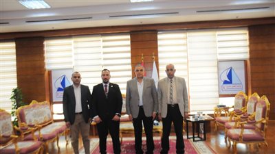 رئيس جامعة كفر الشيخ يستقبل رئيس مصنع كيم تك للأجهزة العلمية والمعملية لبحث سبل التعاون