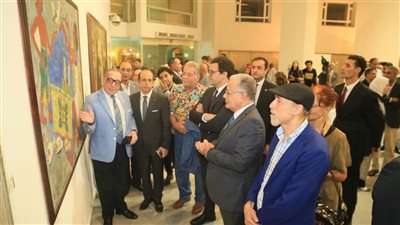 بالصور..وزير الثقافة يفتتح 