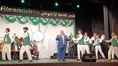 بالصور..بمسرح كامل العدد.. أحمد الكحلاوي يشدو بأجمل المدائح في حفل المولد النبوي بالإسكندرية