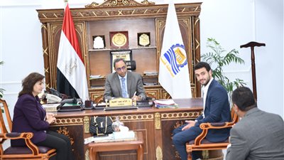 «عبد الحليم» يبحث زراعة مليون شجرة مثمرة و خشبية بقنا